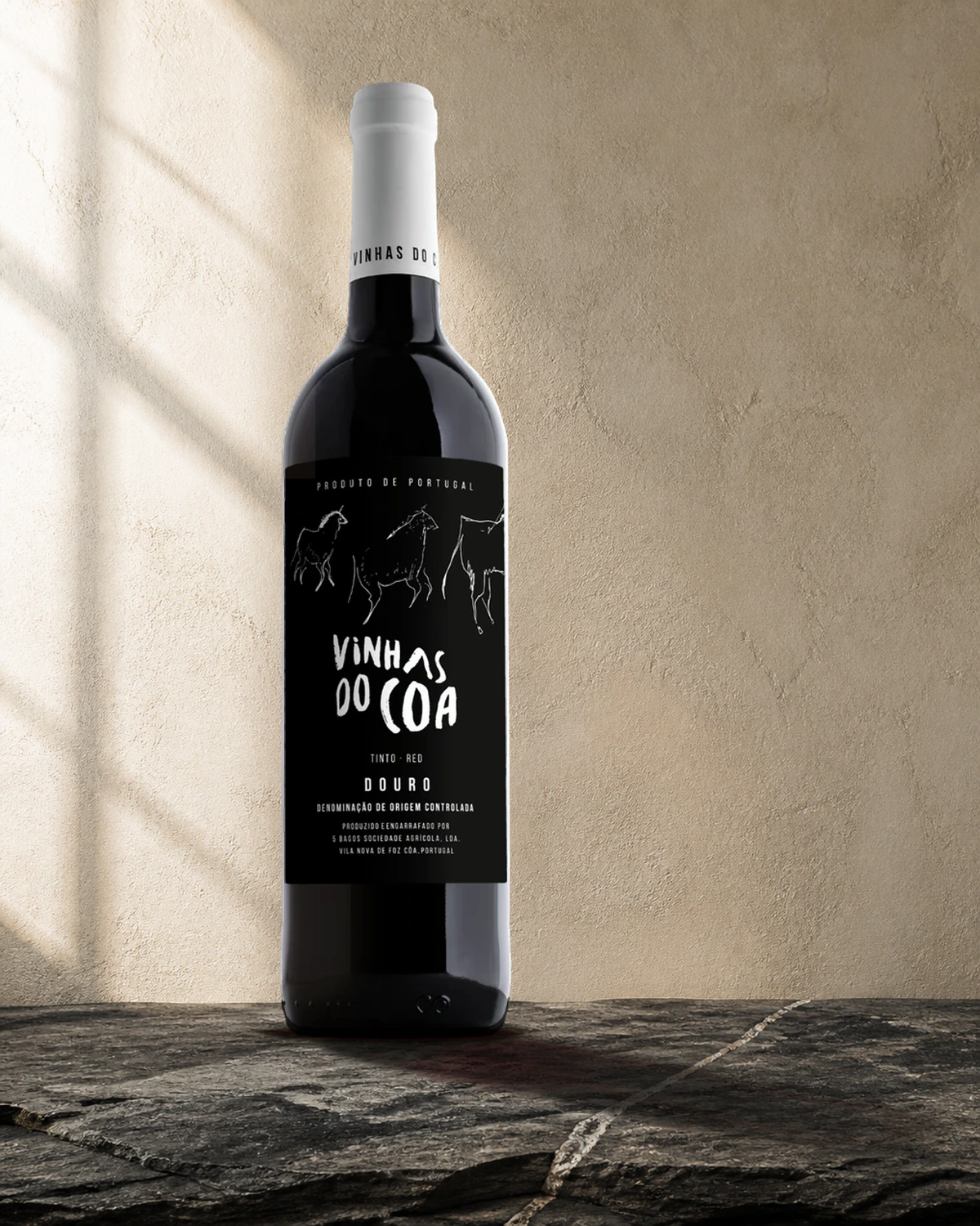 Vinhas do Côa Tinto — a garrafa em cena